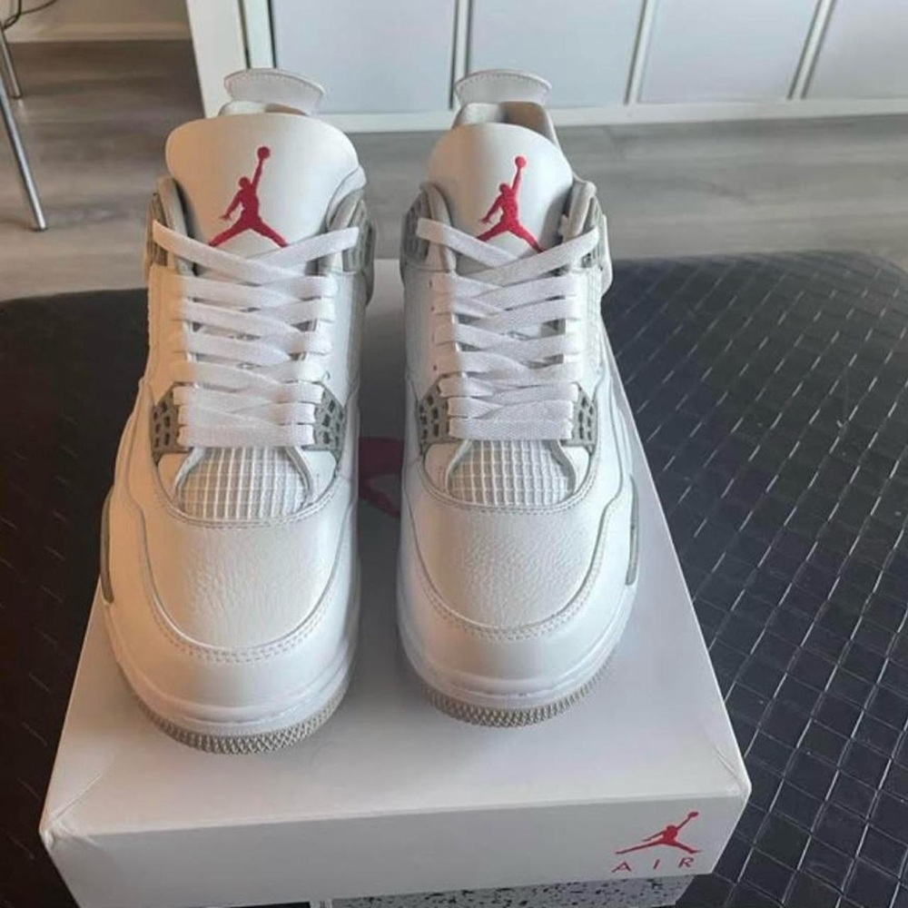 Jordan 4 White Oreo DS (Size 9.5)